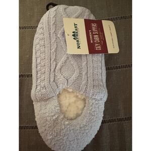 Northeast Outfitters cozy slipper  5-7.5